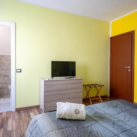 Holos Guest house *